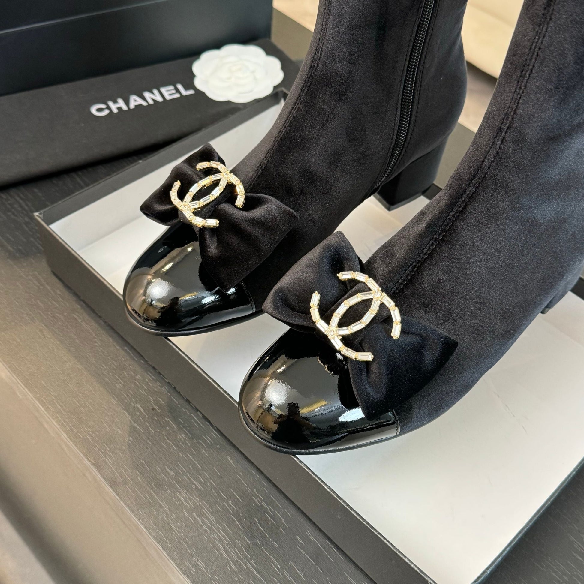 SHORT BOOTS IN BLACK VELVET AND LAMBSKIN
