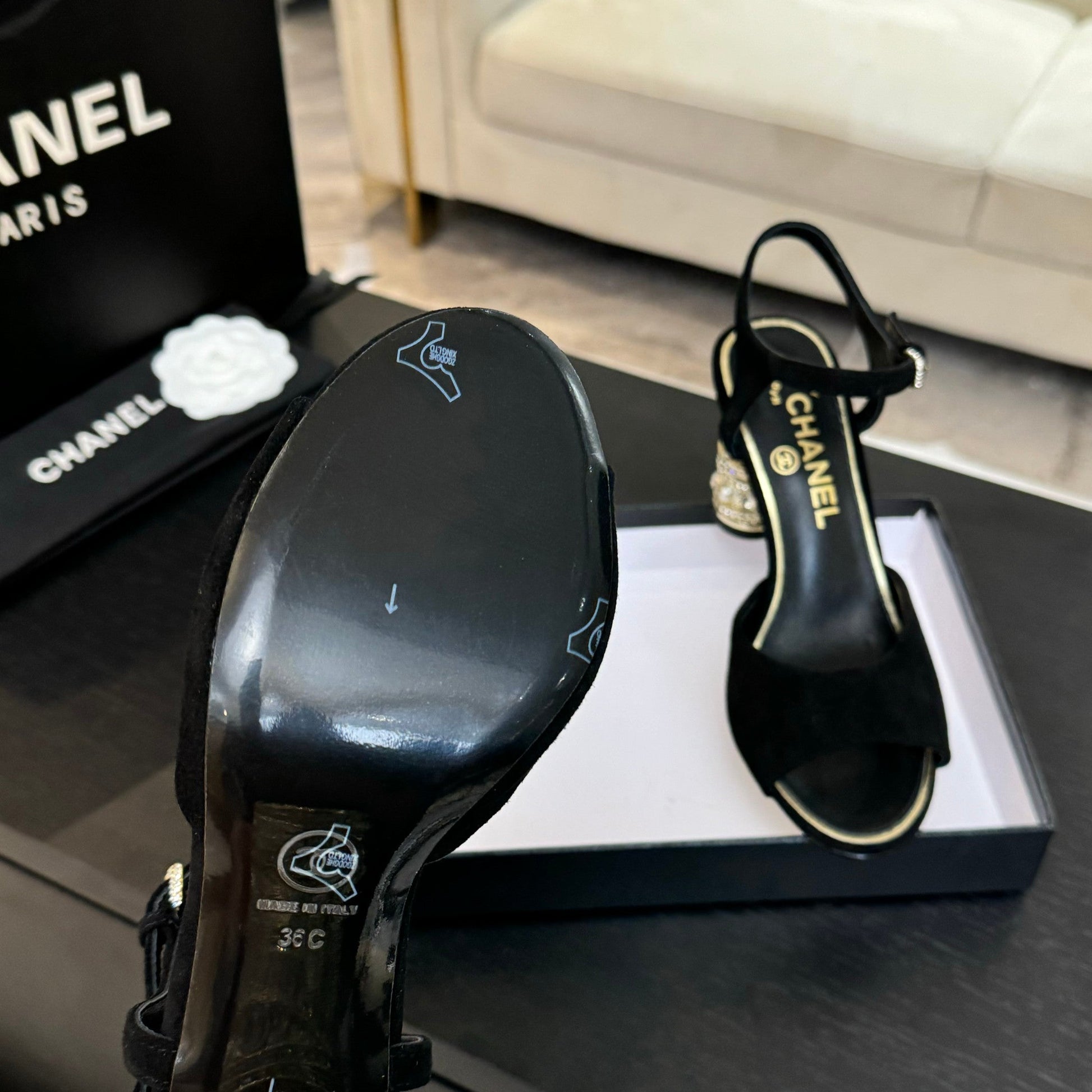 T-STRAP PEARL HEEL 85 MM SANDALS IN BLACK SUEDE