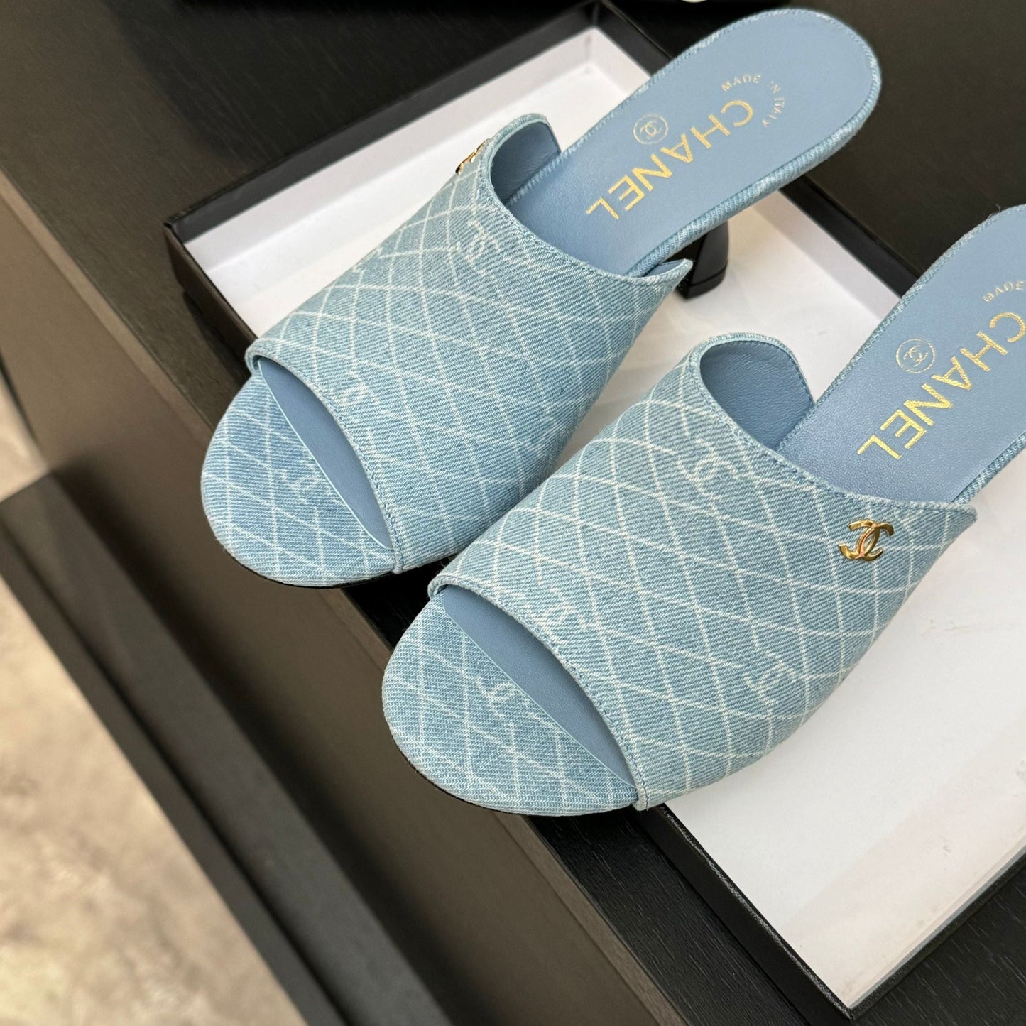 PEEP TOE MULE 85MM IN SKY BLUE DENIM CHECKERED AND LOGO