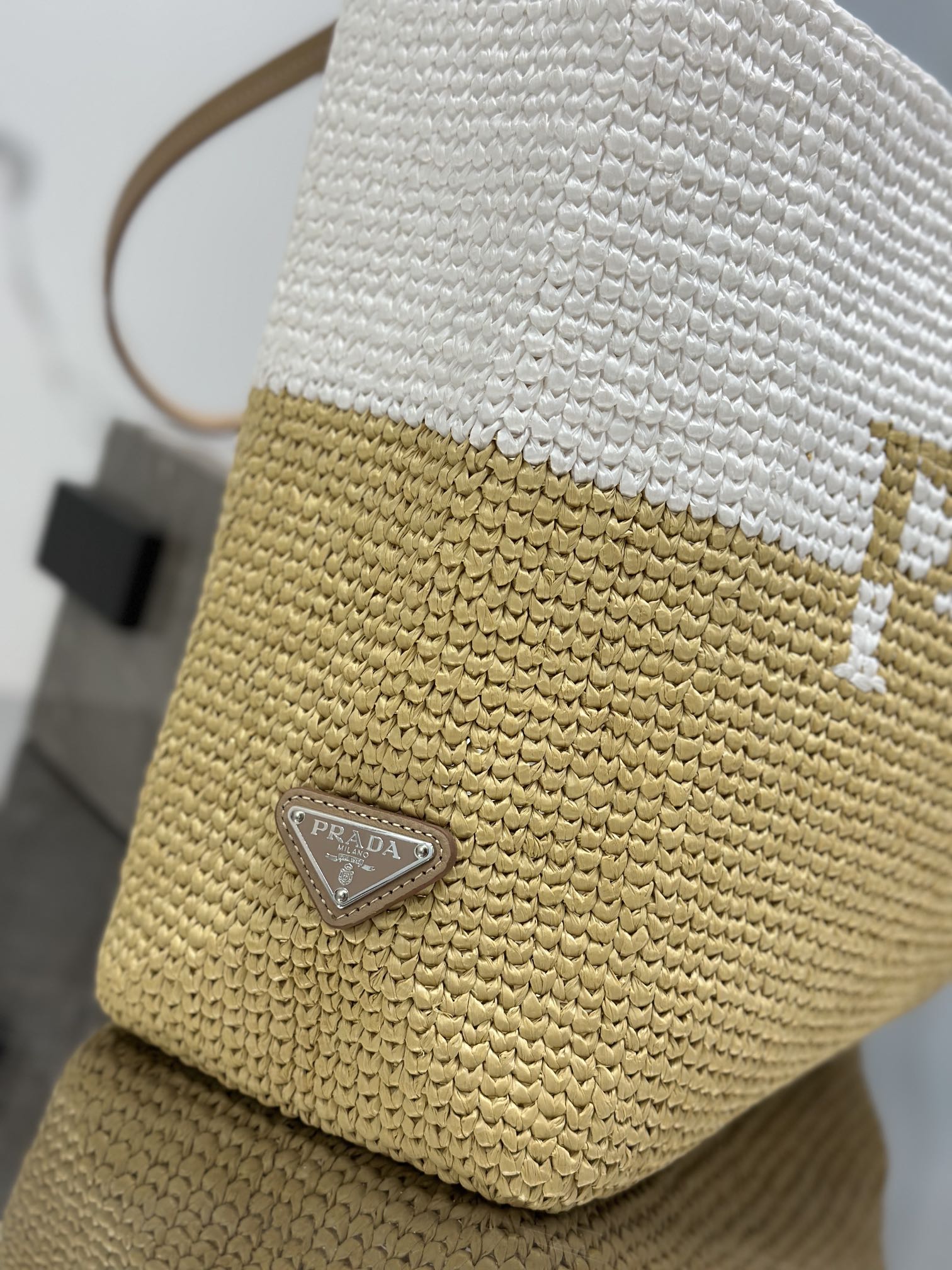 LARGE TOTE BAG 37 IN WHITE MIX BEIGE RAFFIA AND BROWN CALFSKIN HANDLE