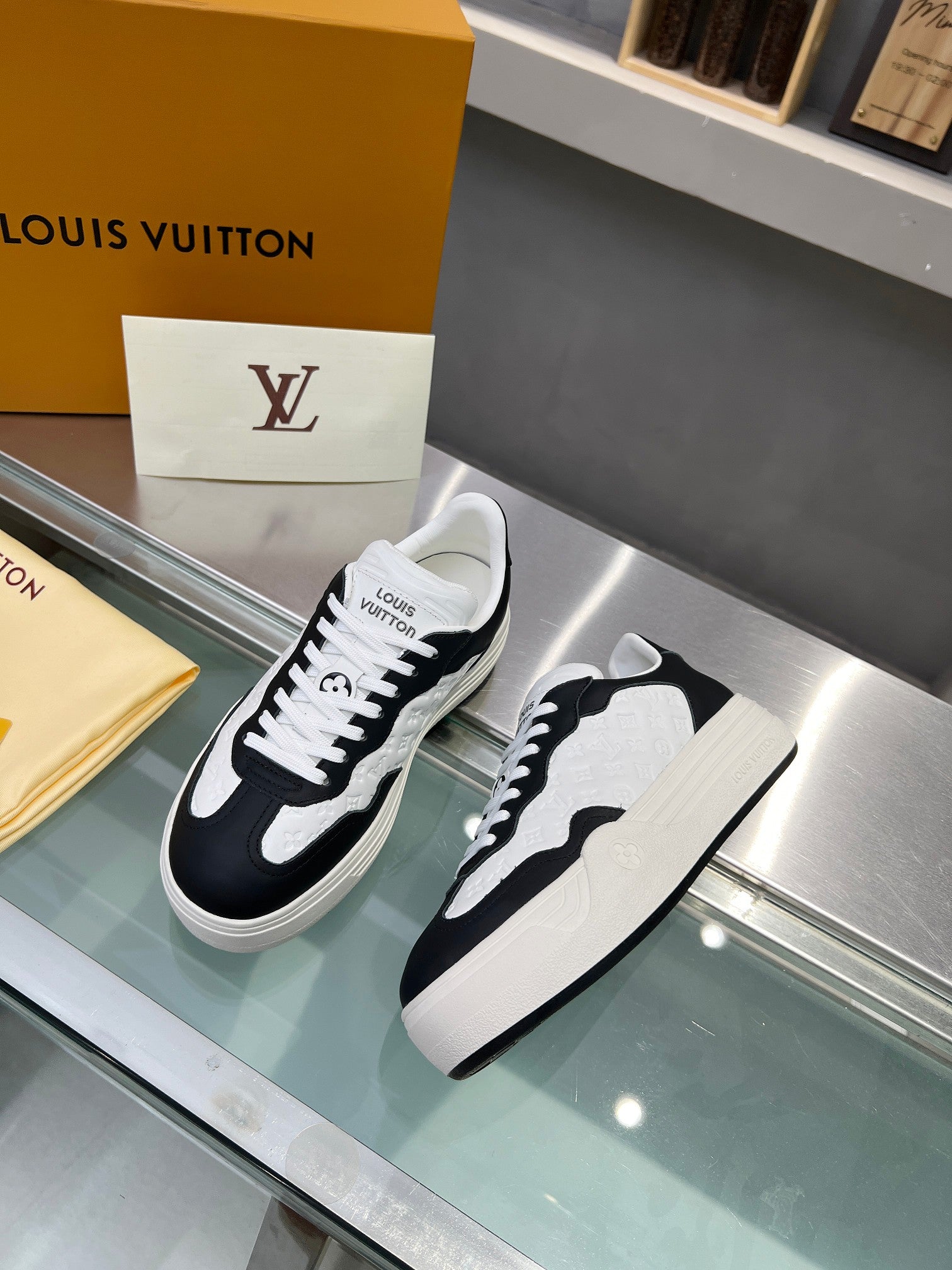 LV WOMEN GROOVY PLATFORM IN WHITE MIX BLACK EMBOSSED CALFSKIN