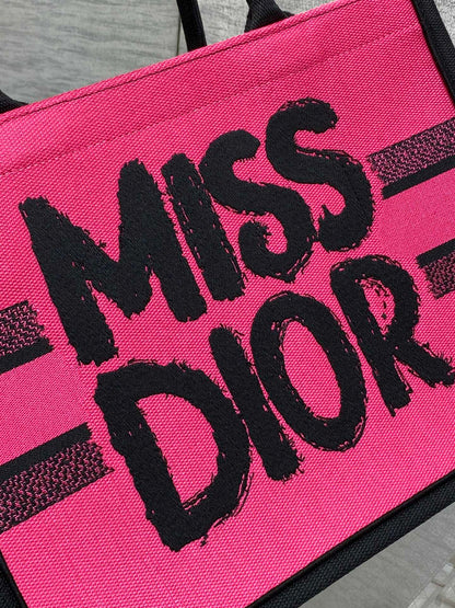 BOOK TOTE 36 IN CERISE RED MIX MINSK PURPLE CANVAS 226510