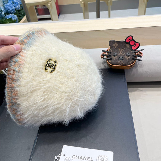BUCKET HAT IN BISQUE BEIGE LAMB FUR 419467