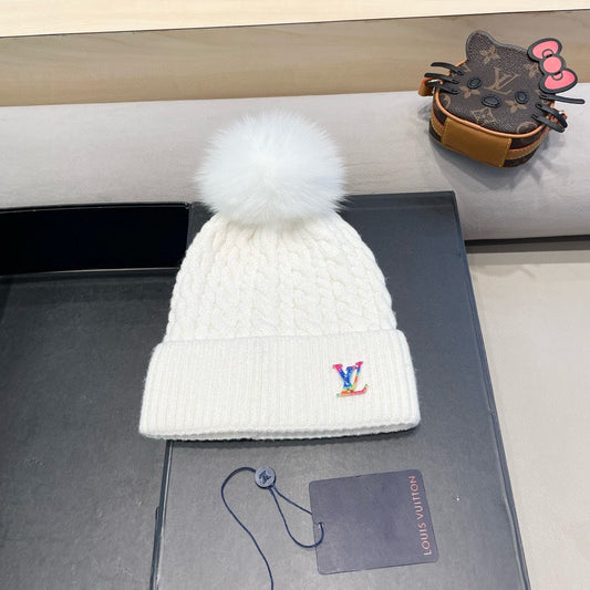 KNITTED BEANIE HAT IN WHITE WOOL 426215