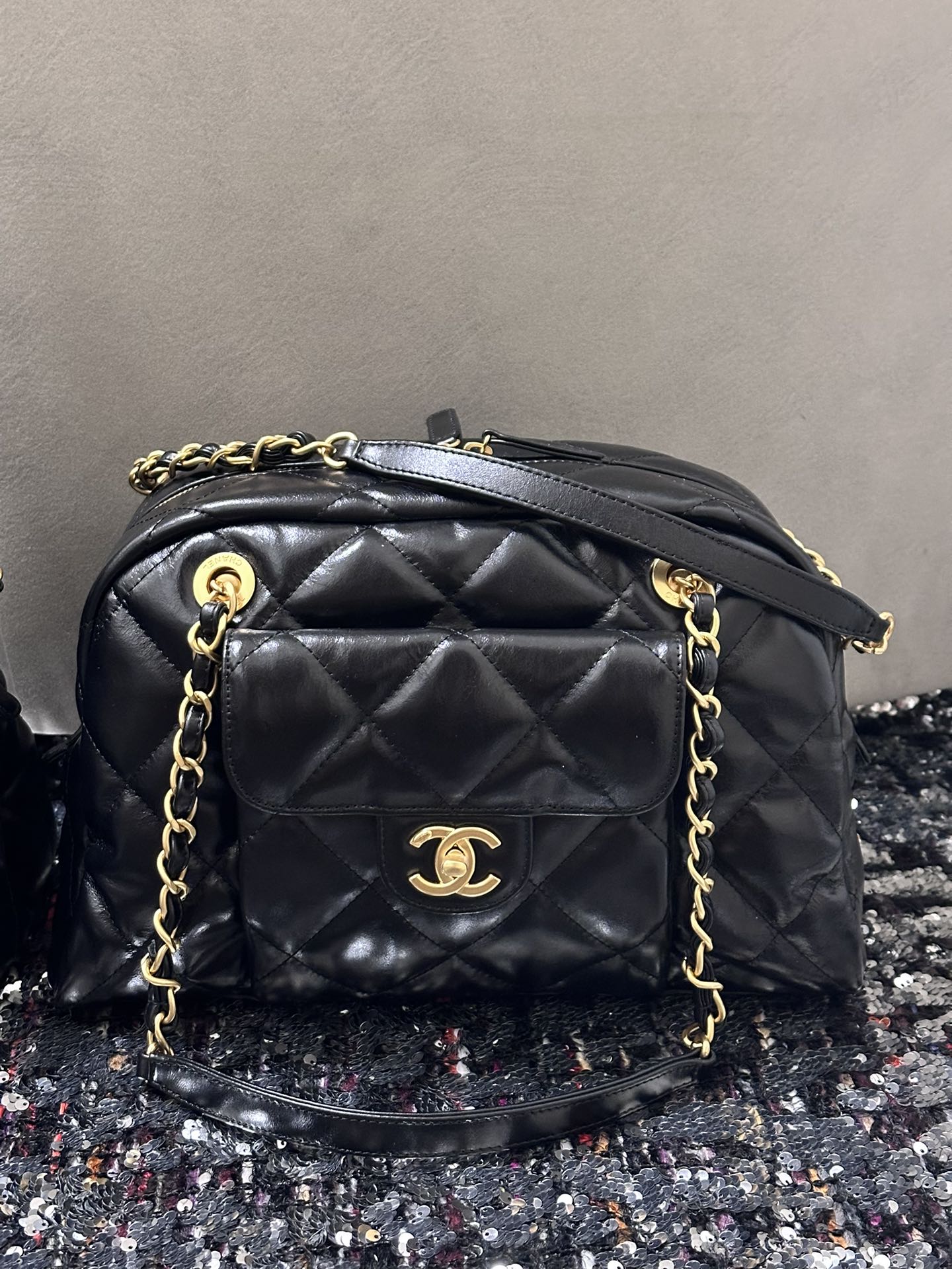 BOWLING BAG 33 IN BLACK SOFT LAMBSKIN GOLD HARDWARE