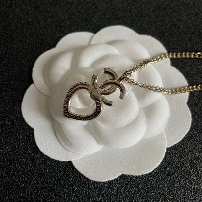 DOUBLE C HEART NECKLACE WITH CRYSTALS WHITE PEARLS AND SILVER METAL