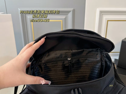 BELT SHOULDER BAG 30 IN BLACK RE-NYLON