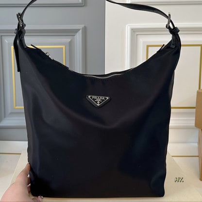 HOBO BAG 30 IN BLACK RE-NYLON SILVER HARDWARE