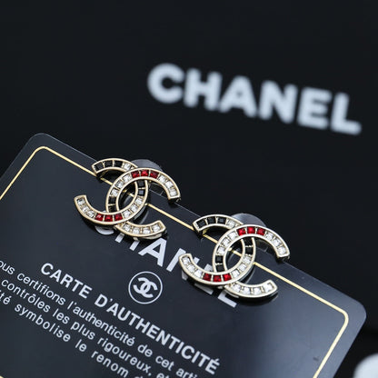 DOUBLE C STUD EARRINGS IN LIGHT GOLD METAL WITH MULTICOLOR CRYSTALS