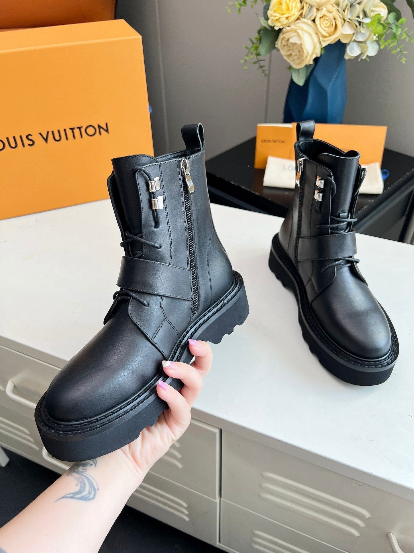 LV WOMEN'S BEAUBOURG ANKLE BOOT IN BLACK CALFSKIN