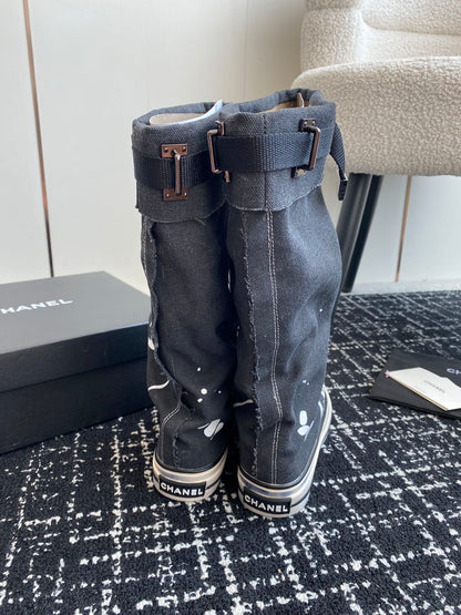 HIGH BOOTS IN BLACK CANVAS