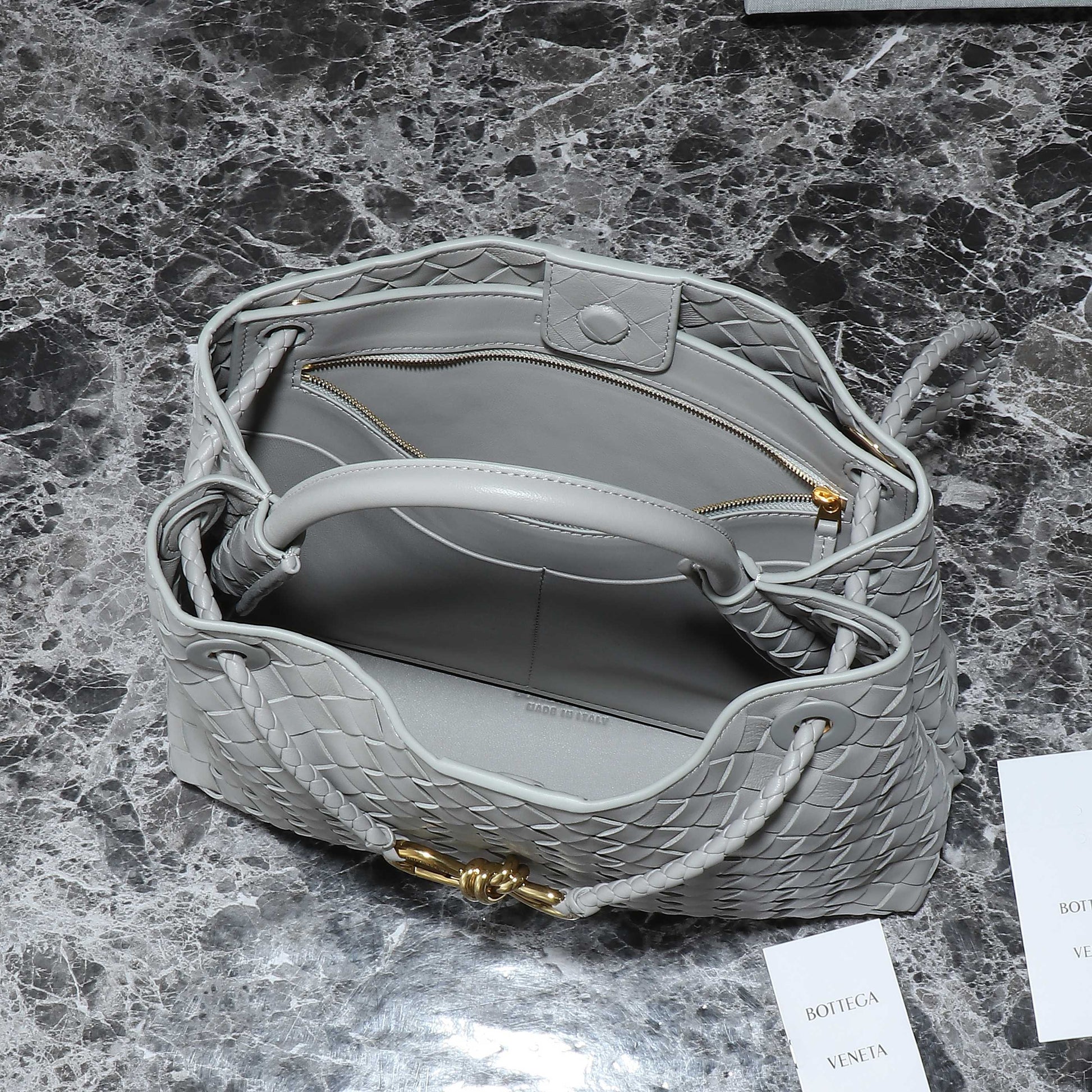 BV MEDIUM ANDIAMO 32CM GREY LAMBSKIN