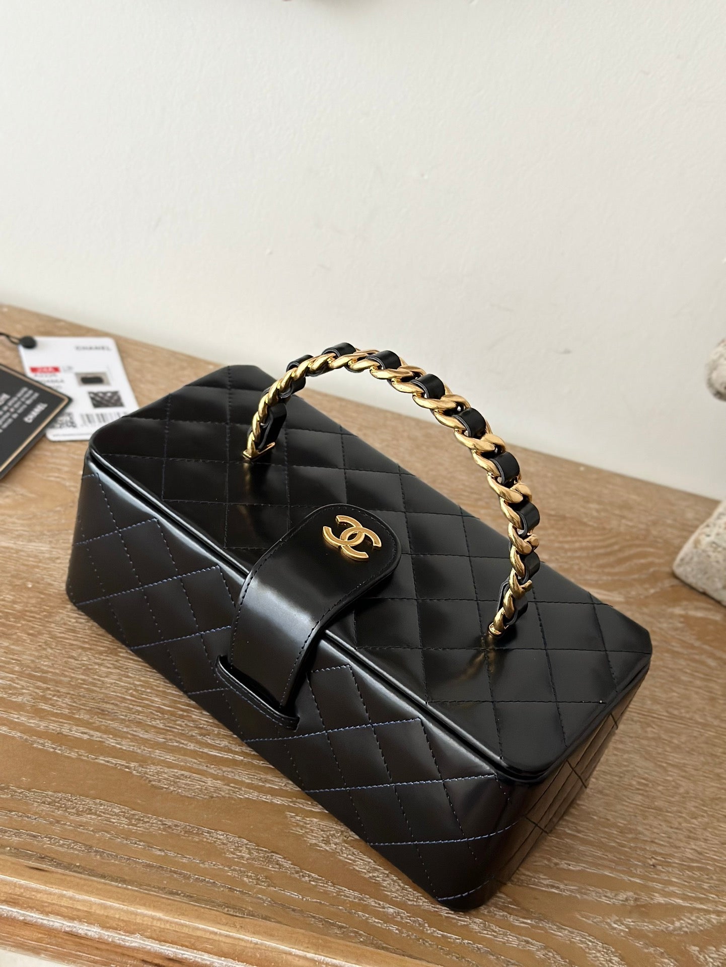 VINTAGE COSMETIC BAG 22 IN BLACK SHINY CALFSKIN GOLD HARDWARE