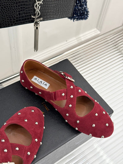 CROSSED STRAP BALLET FLATS IN BERRY RED SUEDE