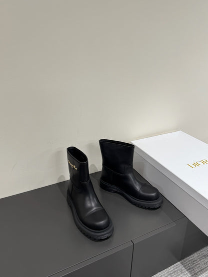 D-TOWN ANKLE BOOTS IN BLACK CALFSKIN