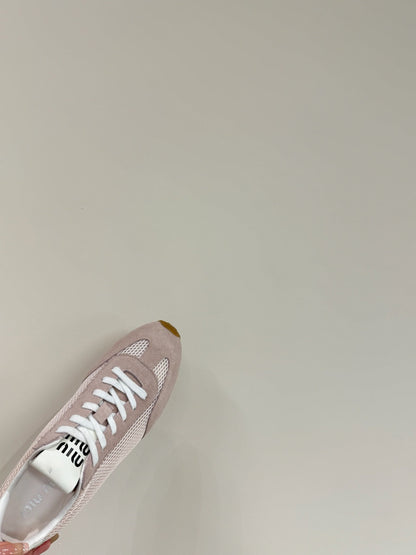 RETRO SNEAKERS IN PASTEL PINK MESH AND SUEDE