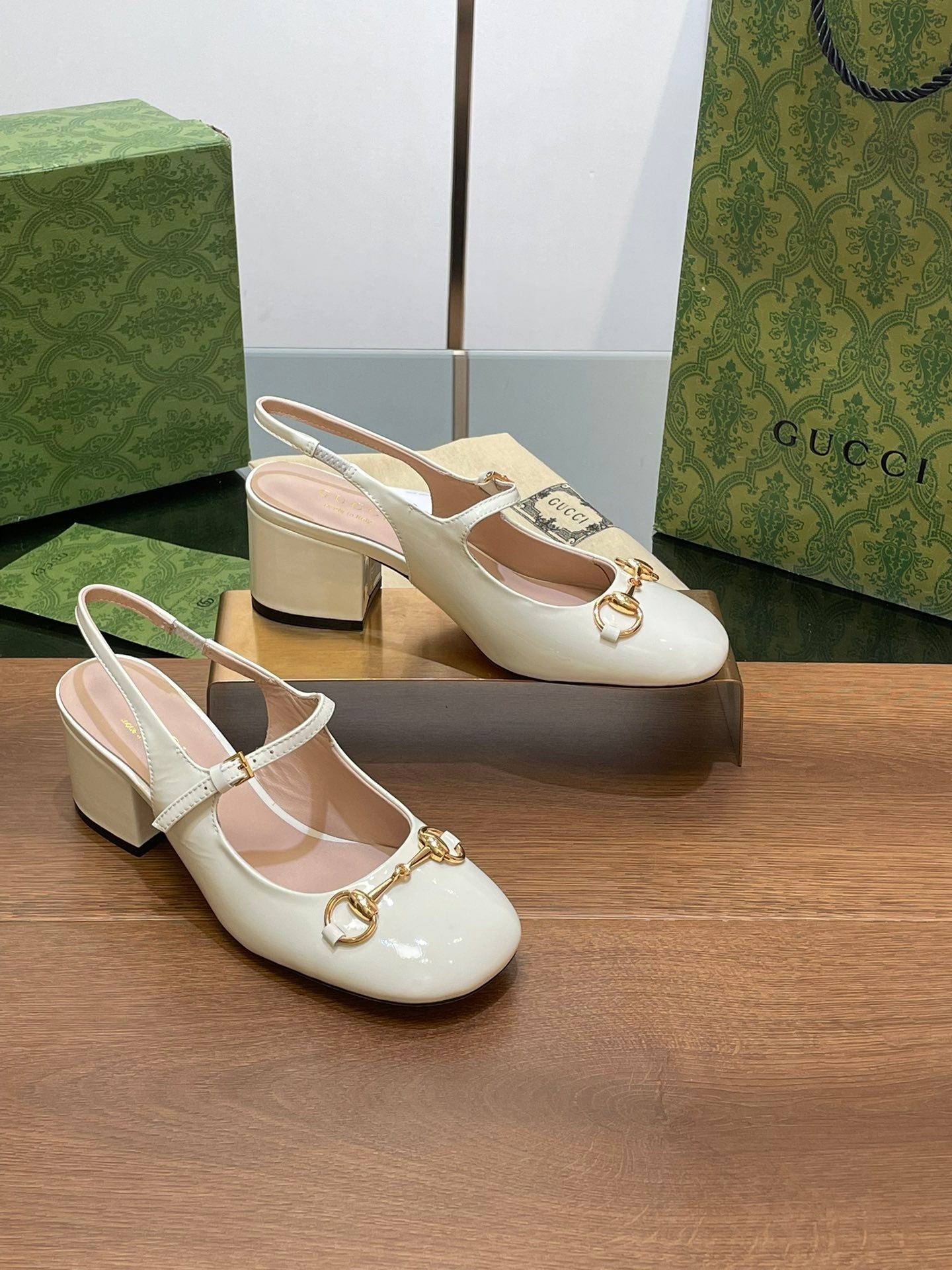 GG HORSEBIT PUMP WHITE LAMBSKIN