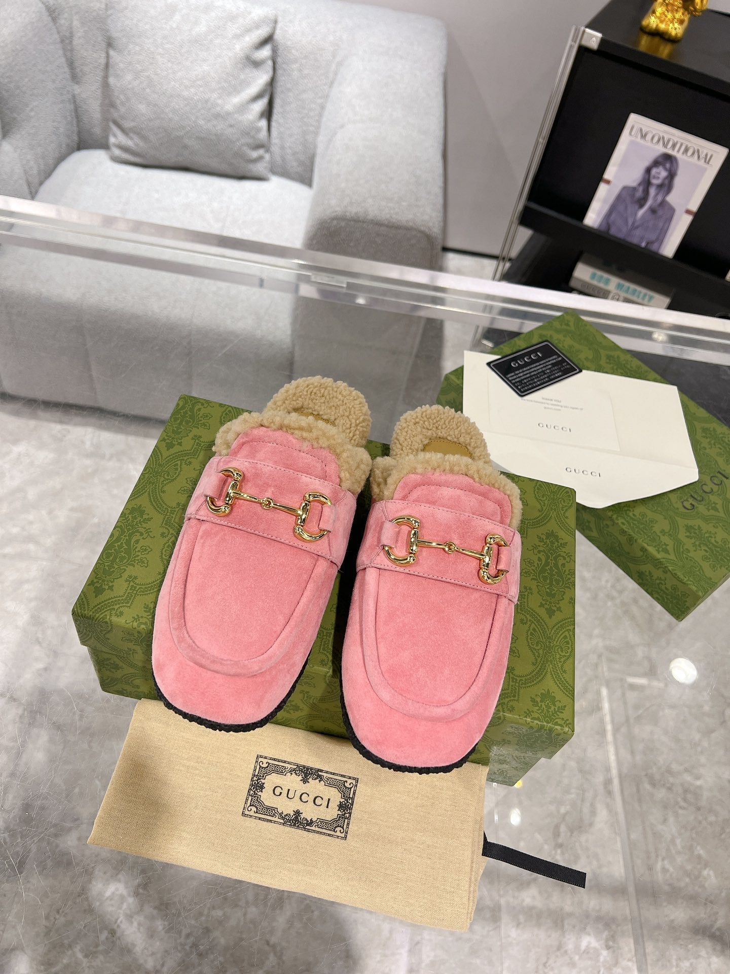 HORSEBIT MULE IN SALMON PINK SUEDE AND FLEECE LINING