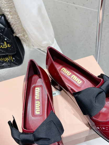 MARY JANE MID HEEL PUMPS IN RUBY RED PATENT LAMBSKIN WITH BOW