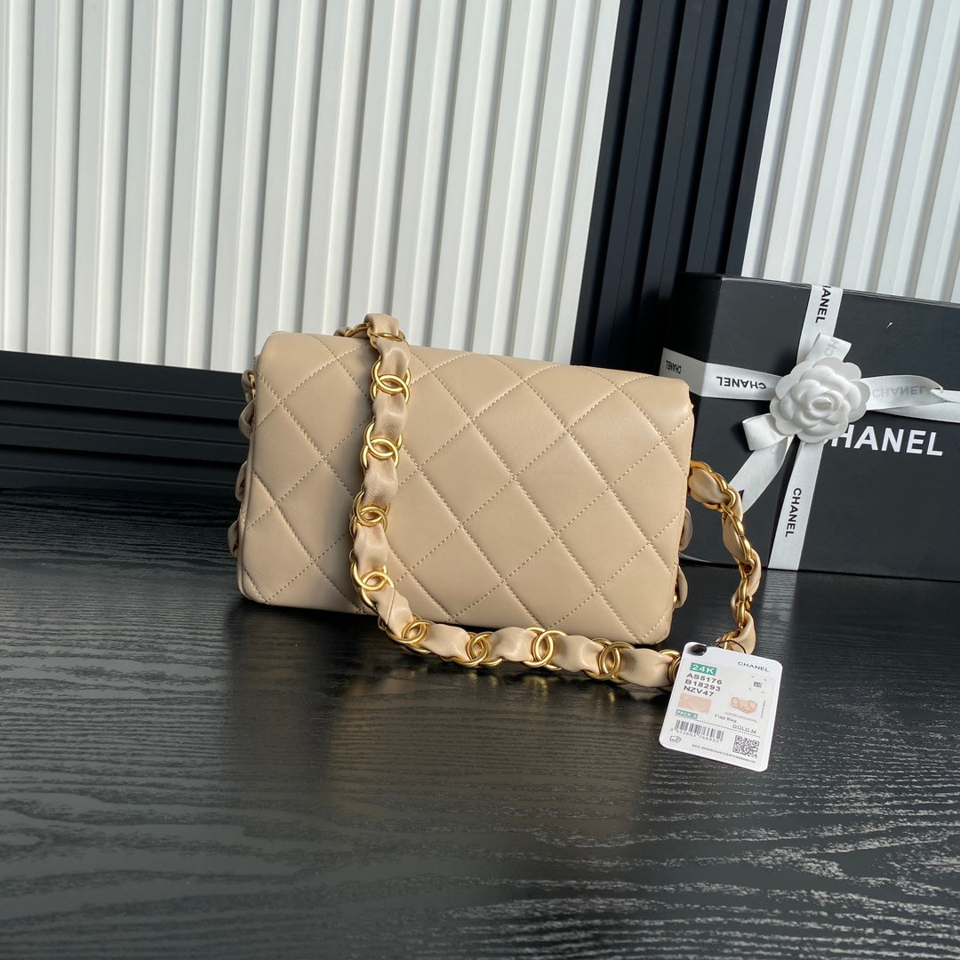 MEDIUM FLAP BAG 26 IN AKAROA BEIGE CALFSKIN GOLD DOUBLE C THICK CHAIN