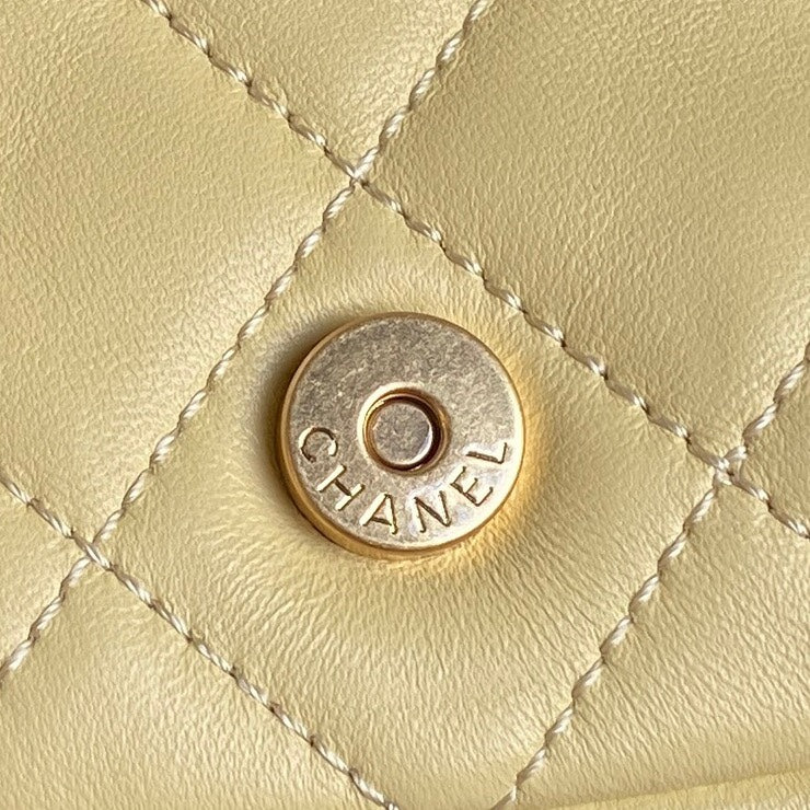 QUILTED HOBO CARGO BAG 31 IN LIGHT YELLOW CALFSKIN GOLD CHAIN