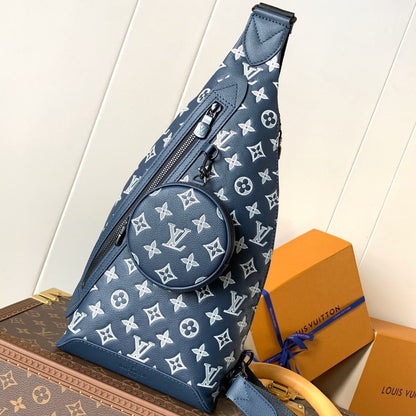 DUO CROSSBAG BAG 42 IN BLUE AND WHITE MONOGRAM SHADOW COWHIDE