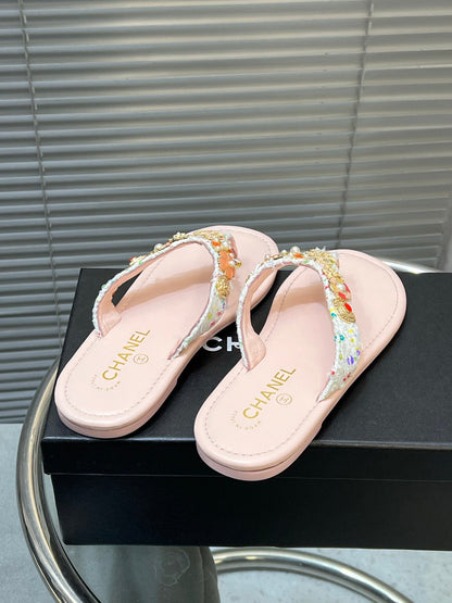 THONG SLIPPERS IN LIGHT PINK SOFT LEATHER WITH LOGO STICKER DETAIL