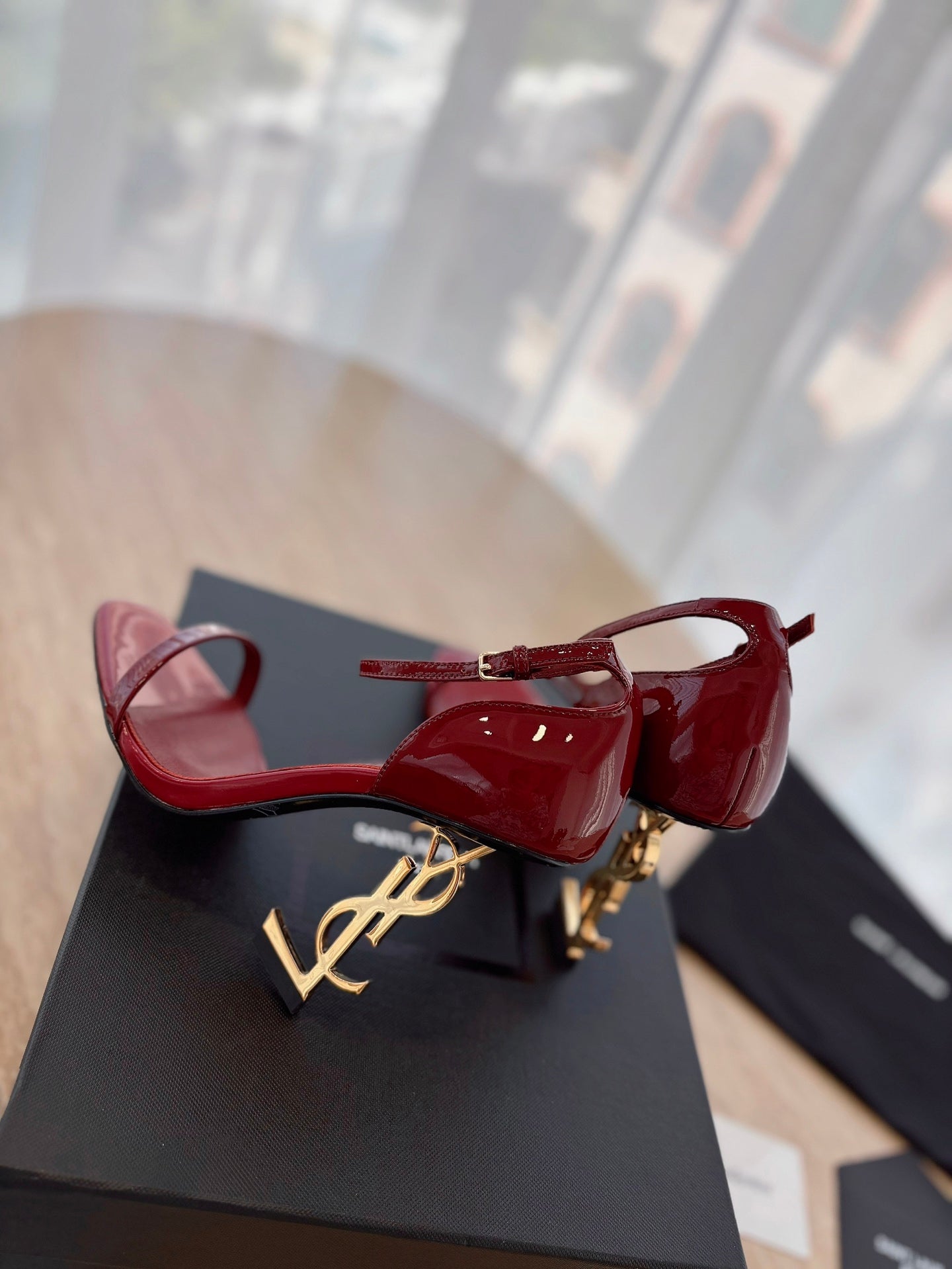 CLASSIC HIGH HEELS 10 CM IN CRIMSON RED PATENT CALFSKIN
