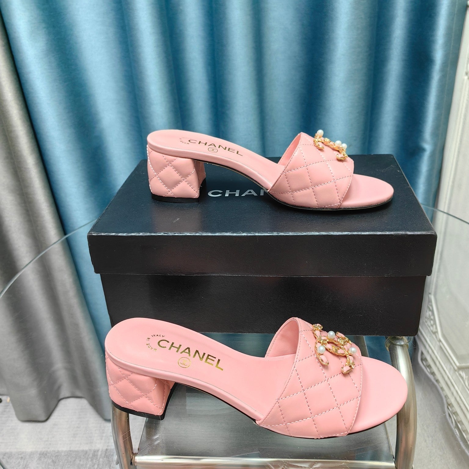 MULE SLIDE SANDAL IN LIGHT PINK LAMBSKIN