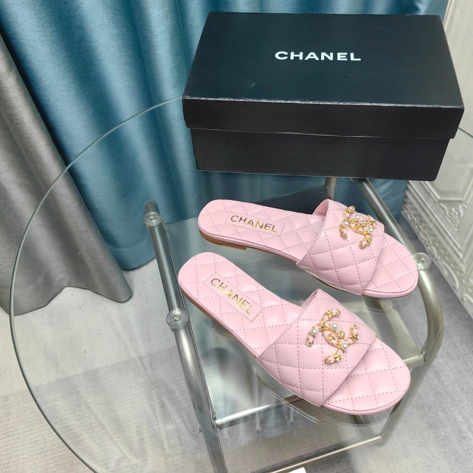 QUILTED SLIPPERS LIGHT PINK SHEEPSKIN