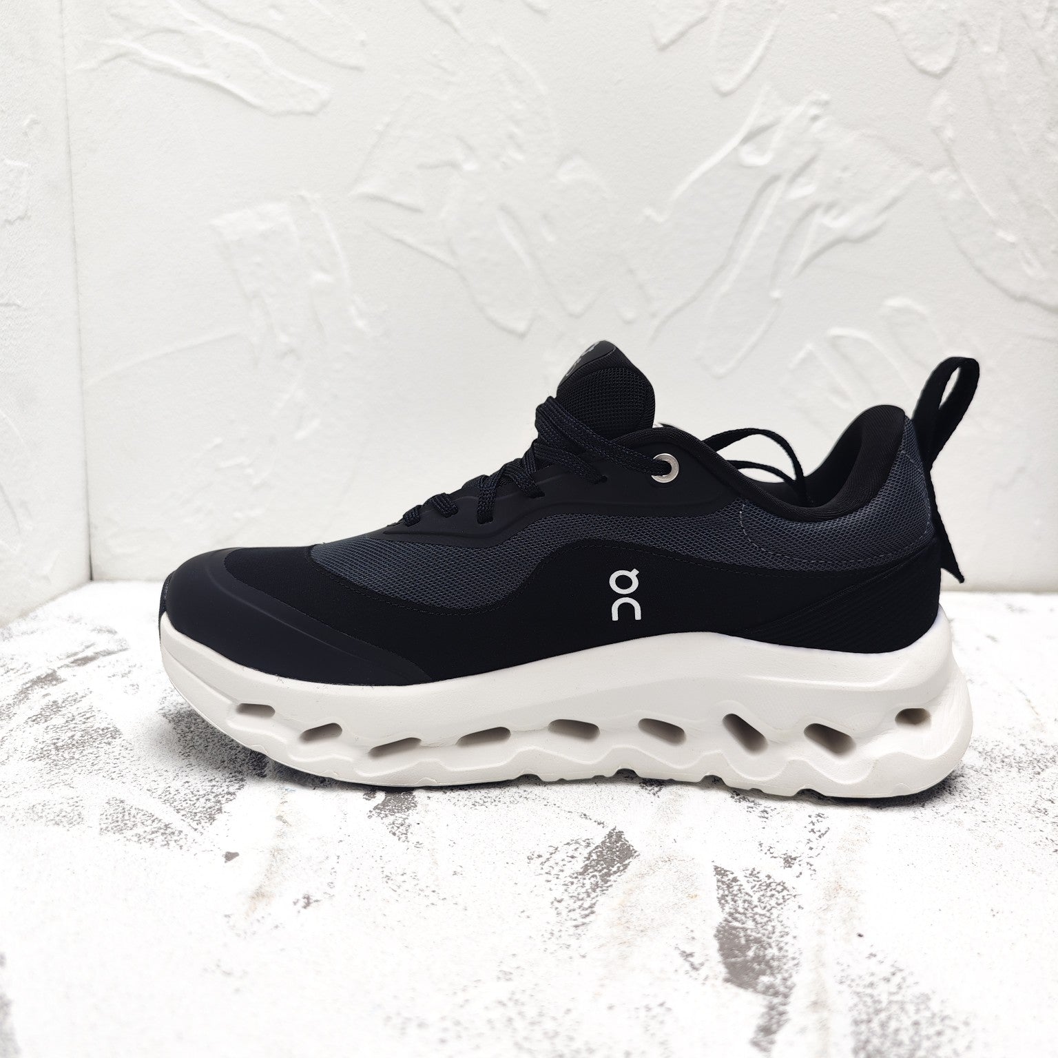 CLOUDTILT 2.0 SNEAKER IN BLACK CALFSKIN AND BREATHABLE MESH