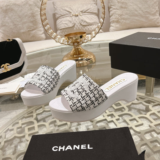 WEDGE PLATFORM IN BLACK MIX WHITE FABRIC WITH LOGO