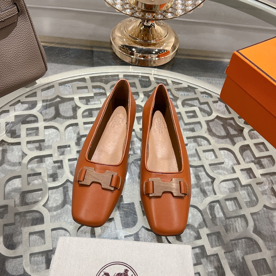 H - BUCKLE BALLET CARAMEL CALFSKIN