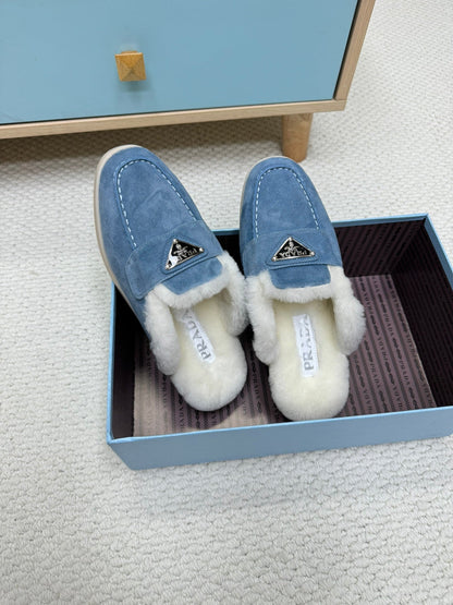 TRIANGLE LOGO FLATS IN AZURE BLUE SUEDE AND FUR LINING