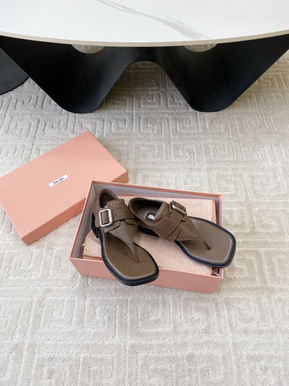 THONG SANDALS IN COFFEE BROWN LAMBSKIN WITH SILVER BUCKLE