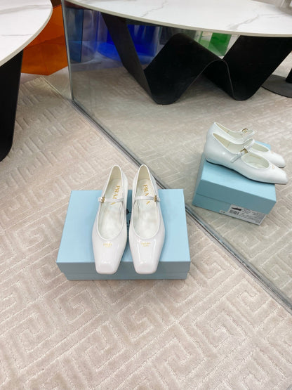 MARY JANE FLATS SQUARE TOE IN WHITE PATENT SHEEPSKIN