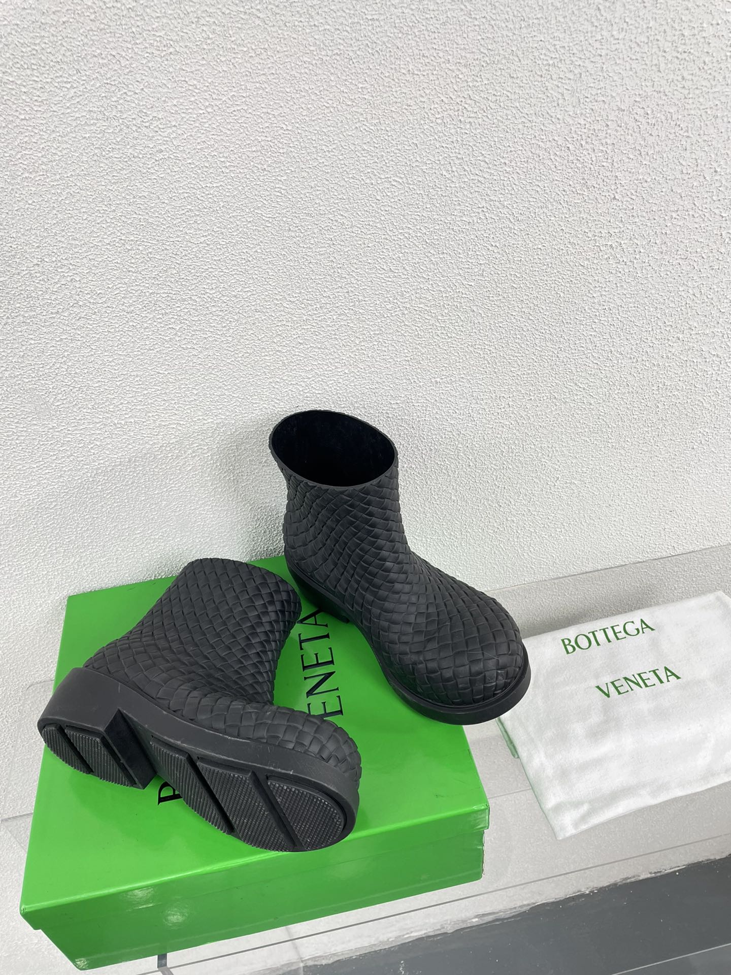 FIREMAN BOOTS IN BLACK RUBBER WITH ICONIC INTRECCIO MOTIF