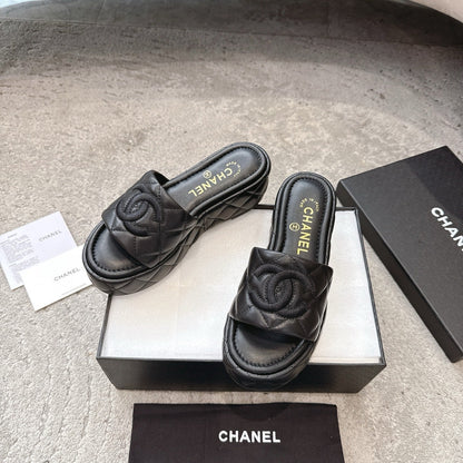 WEDGE HEELS IN BLACK CALFSKIN QUILTED
