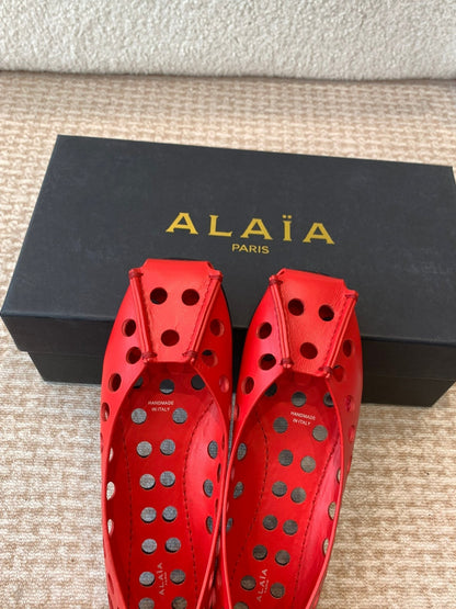PERFO BALLET FLATS IN CHERRY RED CALFSKIN