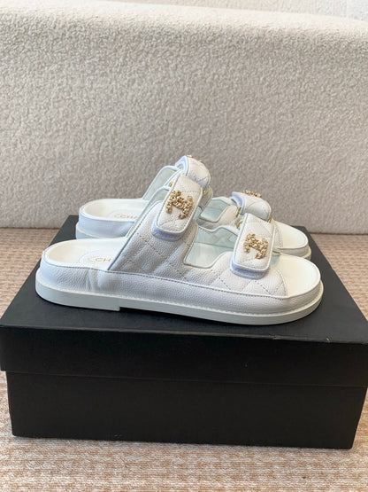 DAD SANDAL IN WHITE SHEEPSKIN MULE