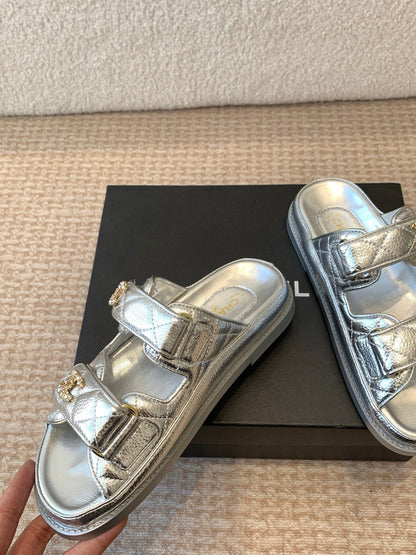 DAD SANDAL IN SILVER SHEEPSKIN MULE