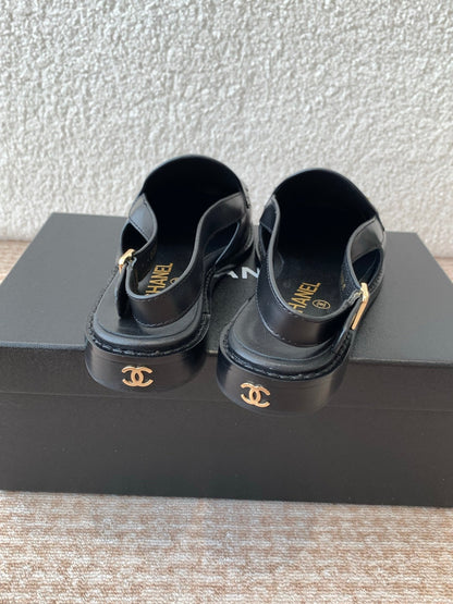 CC MOCCASIN SLINGBACK IN BLACK CALFSKIN