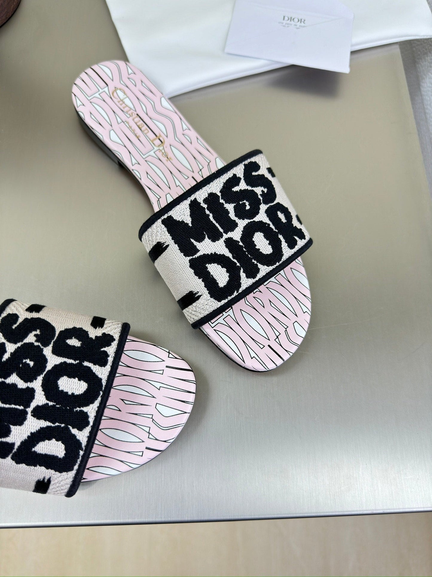 DWAY SLIDE EMBROIDERED COTTON AND LIGHT PINK MISS DIOR ALLOVER MOTIF