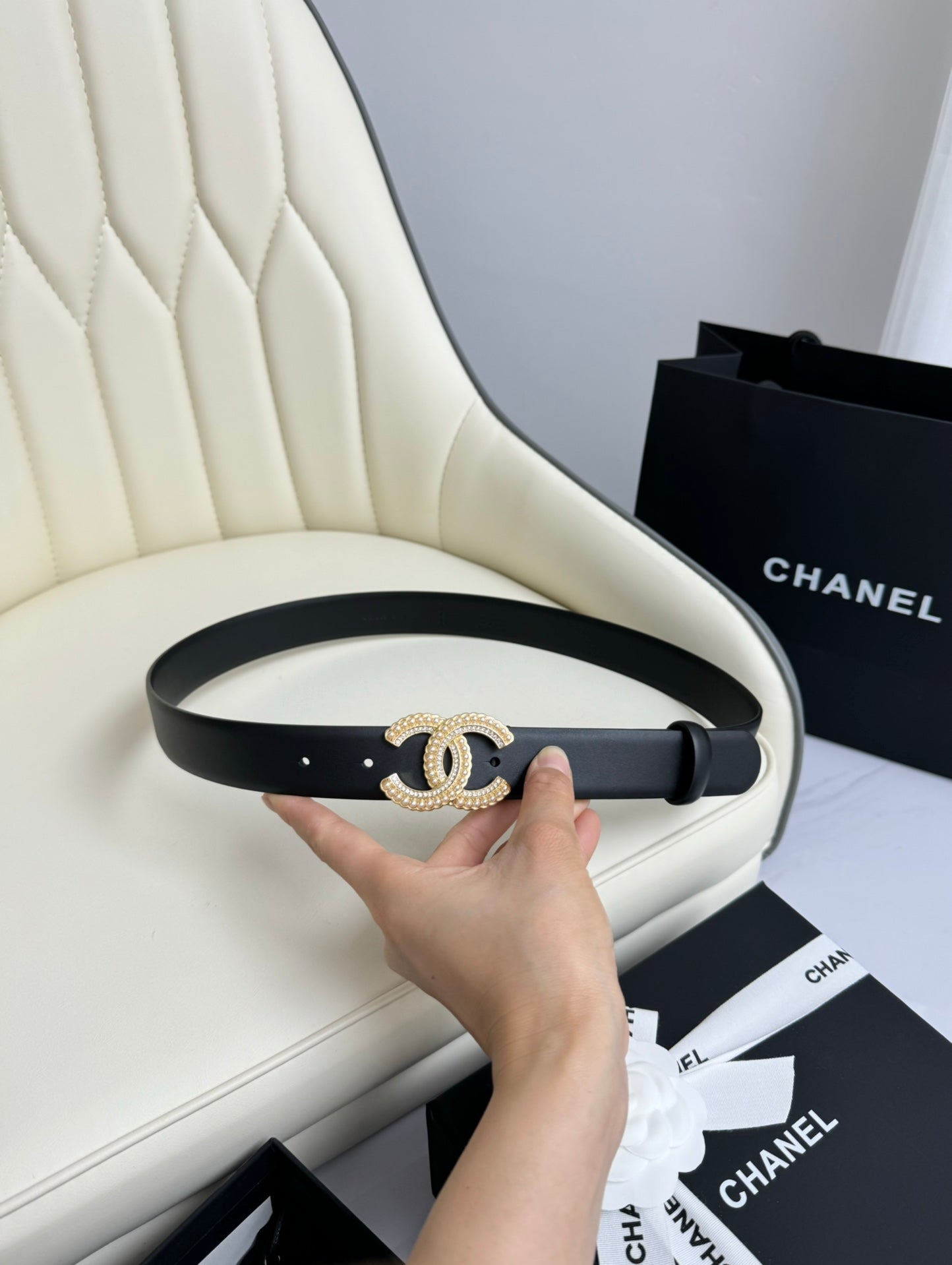 CC BELT 30MM IN BLACK SMOOTH CALFSKIN GOLD HARDWARE ATTACH PEARLS