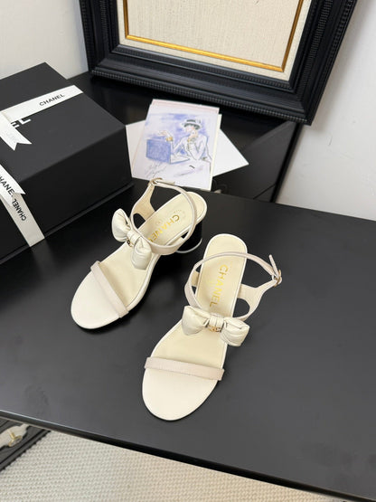 MID HEEL SANDALS IN WHITE CALFSKIN WITH BOW
