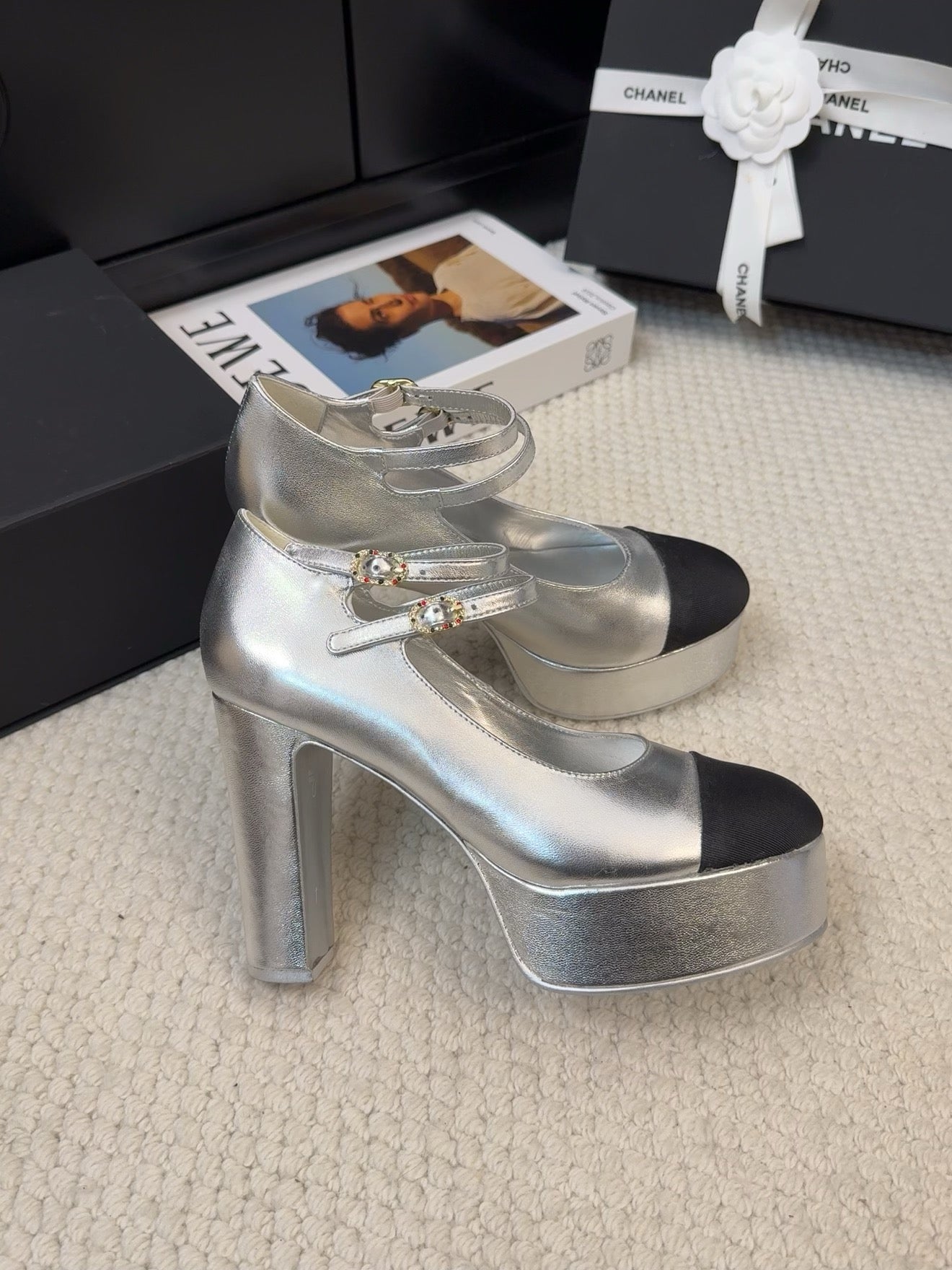 FLATFORM SANDAL IN SILVER CALFSKIN AND BLACK FABRIC