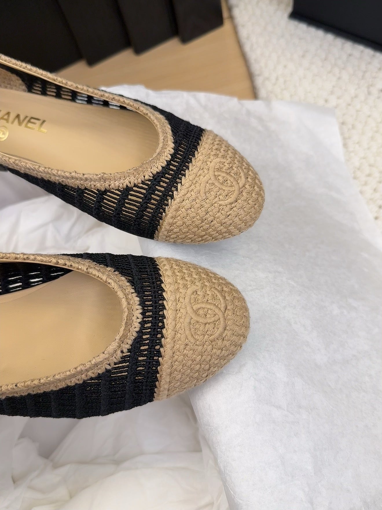 BALLERINAS IN BLACK MIX PEANUT BROWN RAFFIA