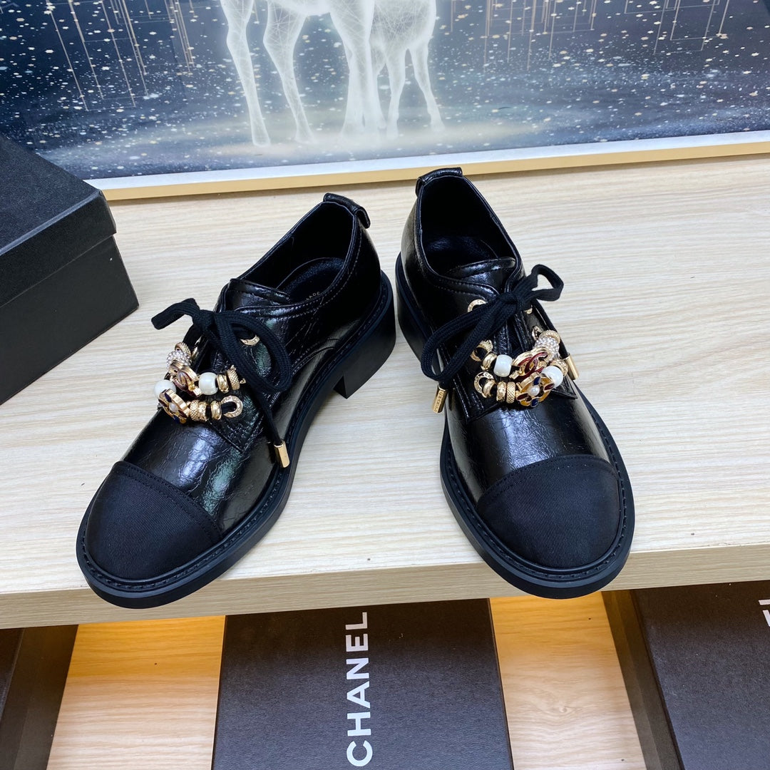 CC COMBAT OXFORD SHOES IN BLACK WRINKLED CALFSKIN AND GROSGRAIN WITH FAUX PEARL