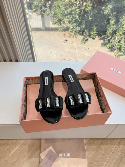 SLIDE SANDALS ATTACHED DIAMOND IN BLACK LAMBSKIN
