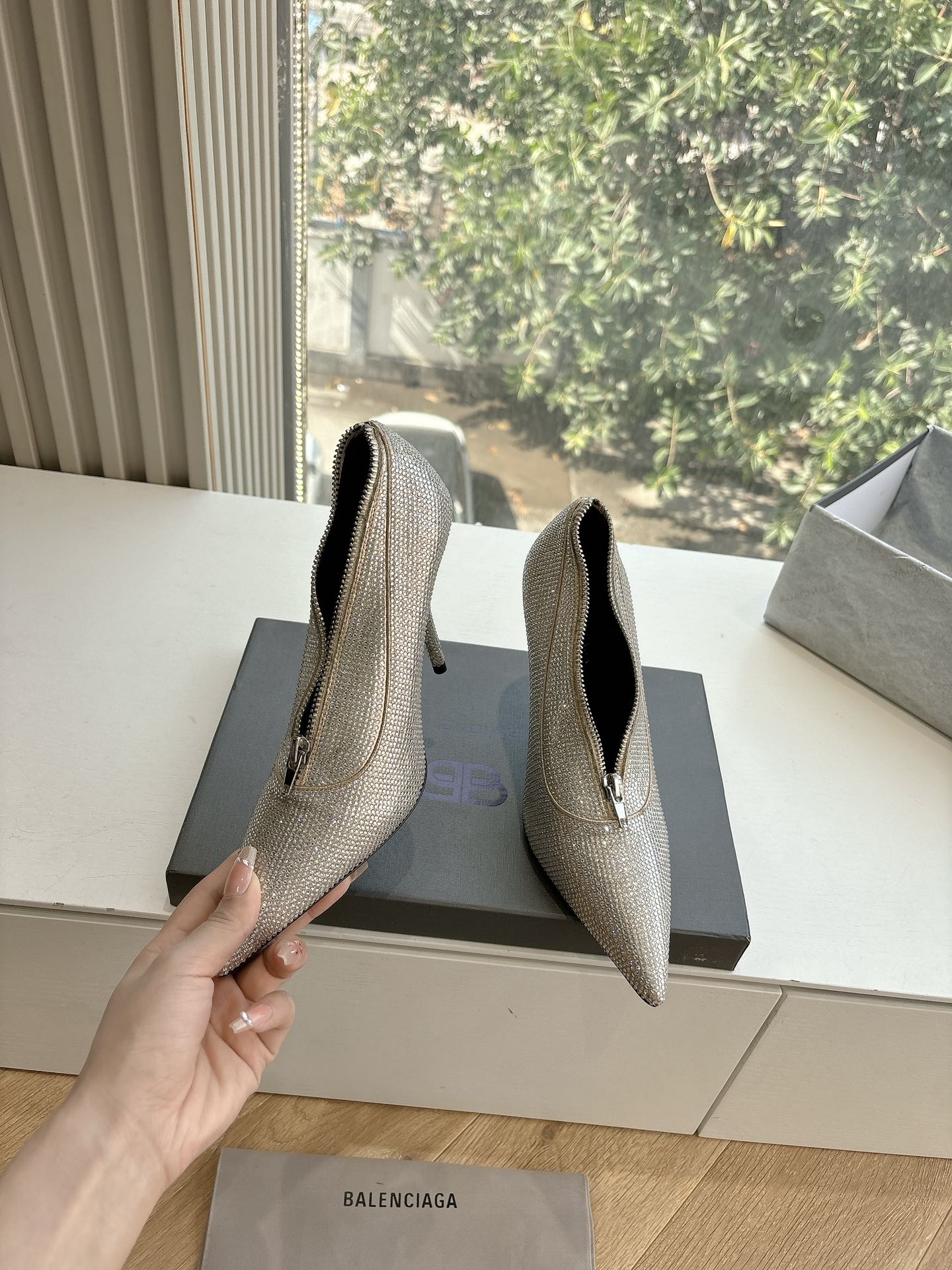 ZIPPER POINTED-TOE HIGH PUMPS IN BEIGE SUEDE ATTACHED SILVER CRYSTAL